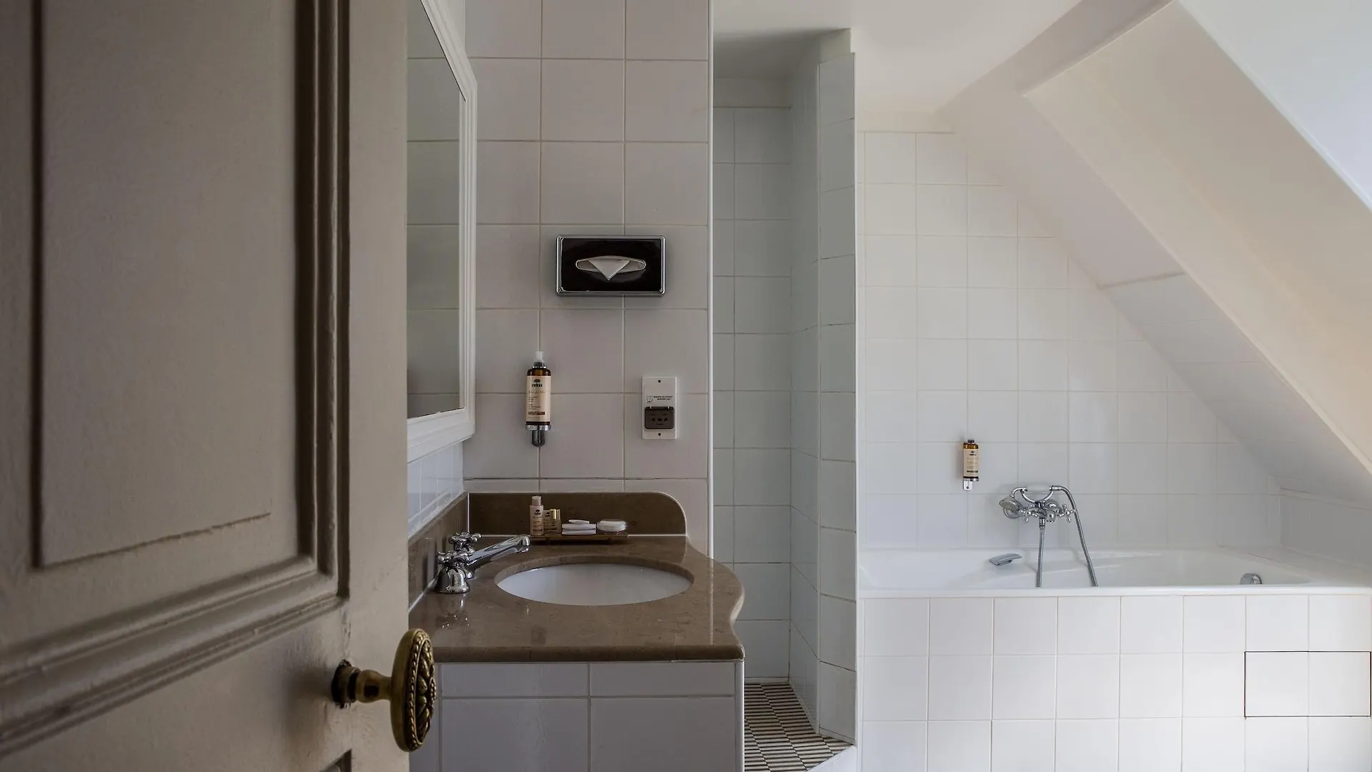 Hotel Brighton - Esprit De France Paris 4*,